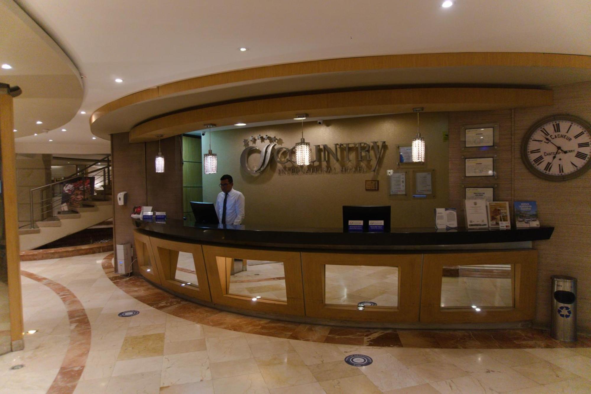 Country International Hotel Баранкила Екстериор снимка