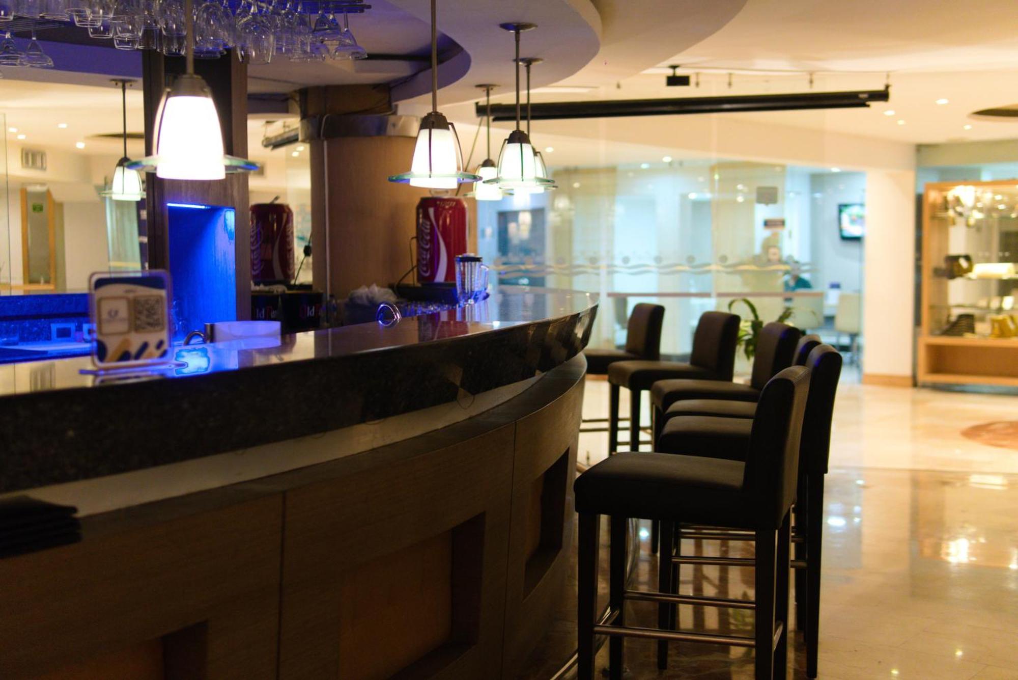 Country International Hotel Баранкила Екстериор снимка