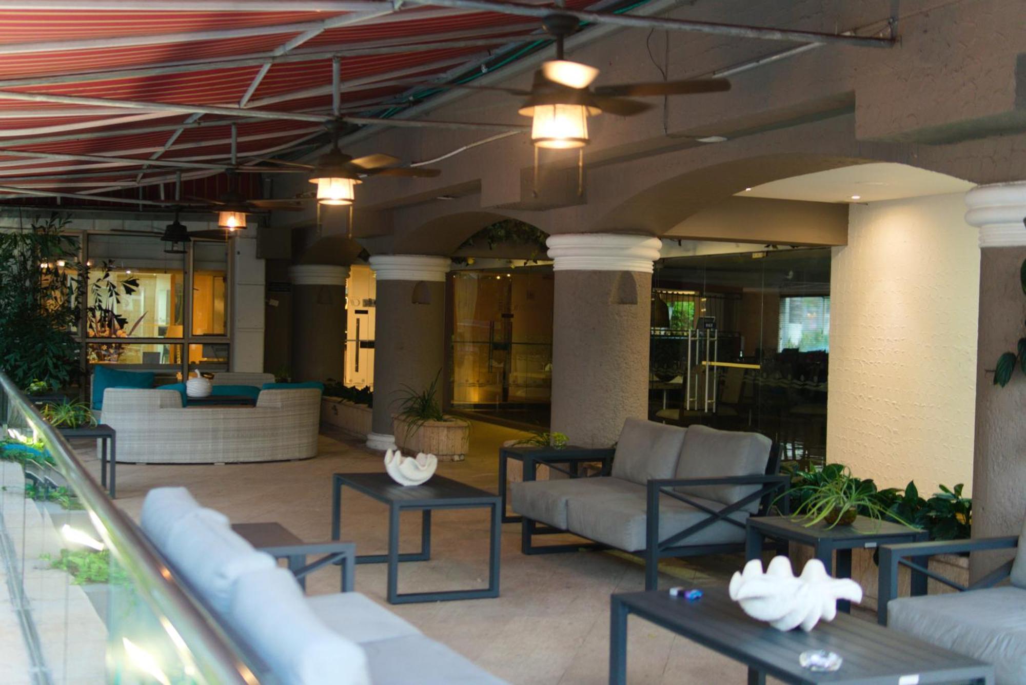 Country International Hotel Баранкила Екстериор снимка