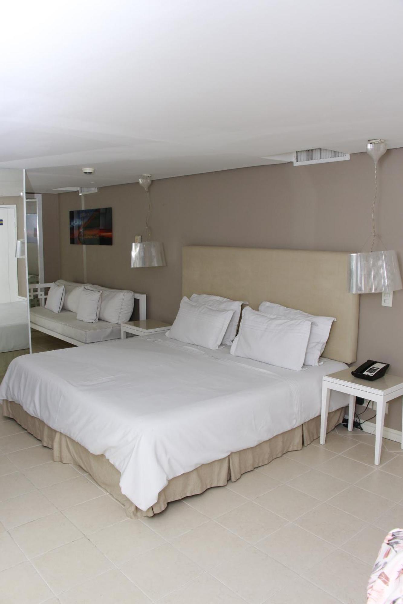 Country International Hotel Баранкила Екстериор снимка