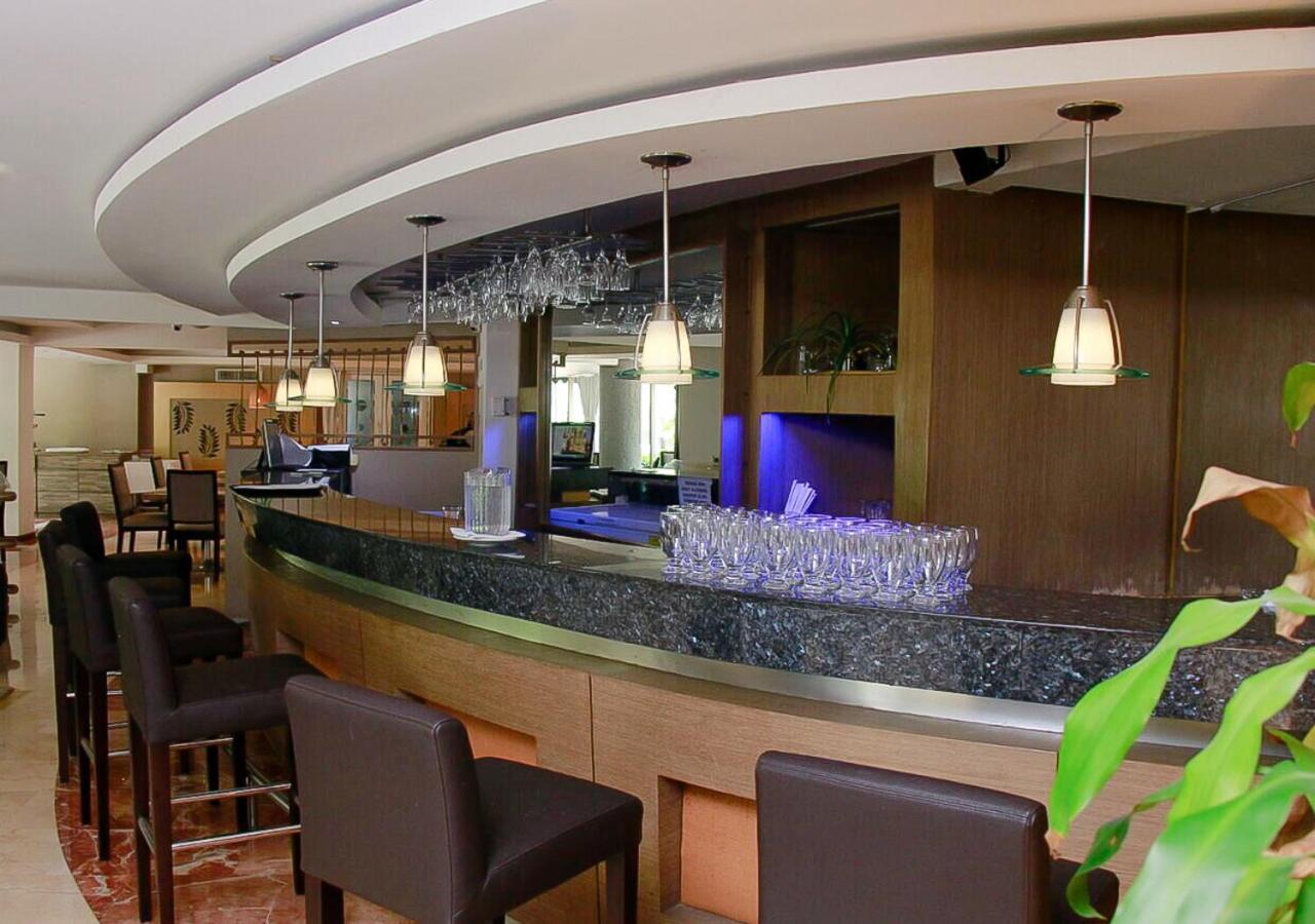 Country International Hotel Баранкила Екстериор снимка
