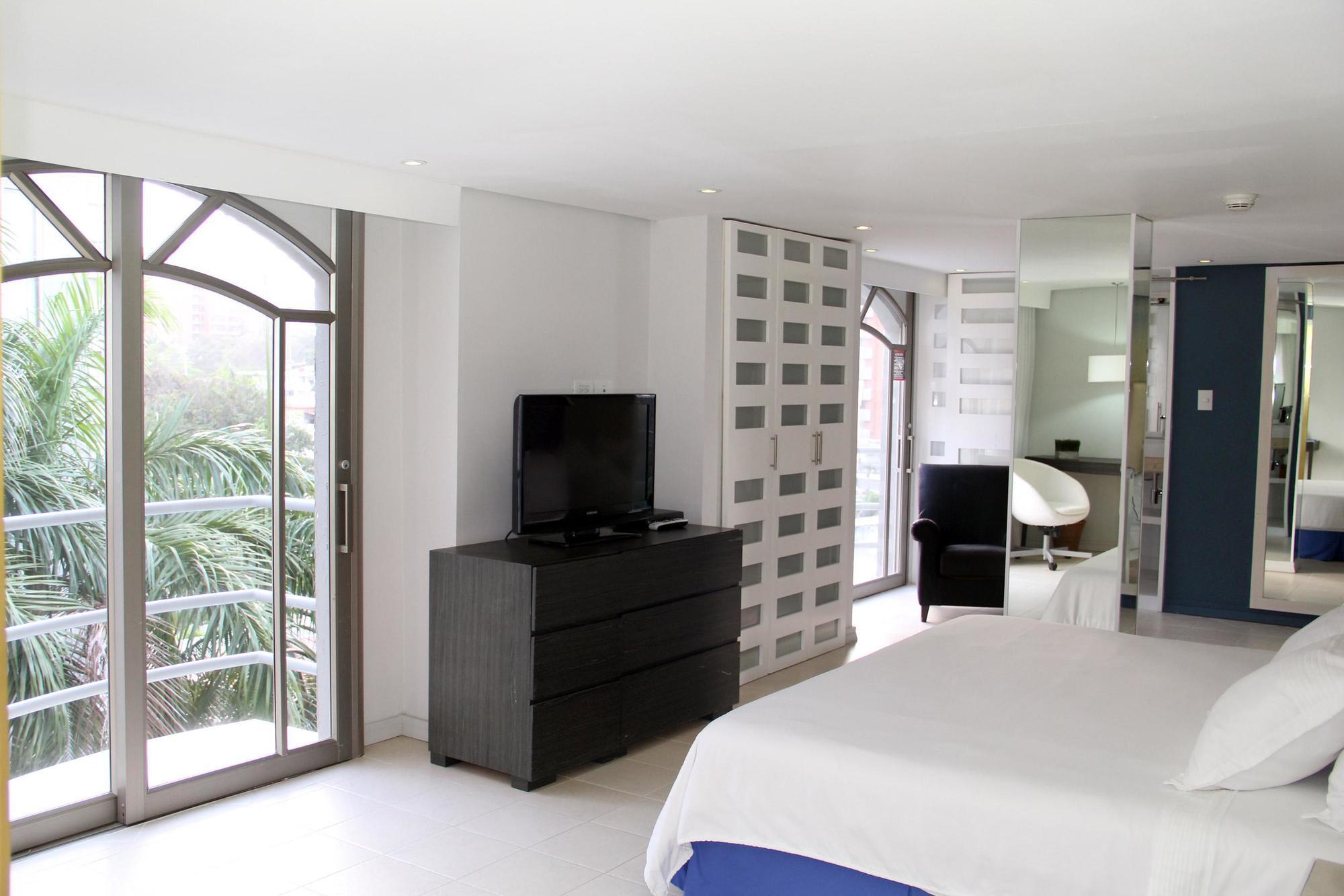 Country International Hotel Баранкила Екстериор снимка