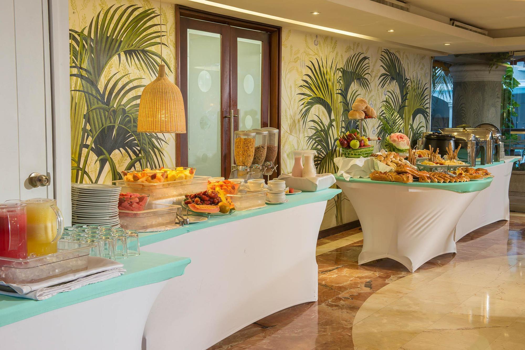 Country International Hotel Баранкила Екстериор снимка
