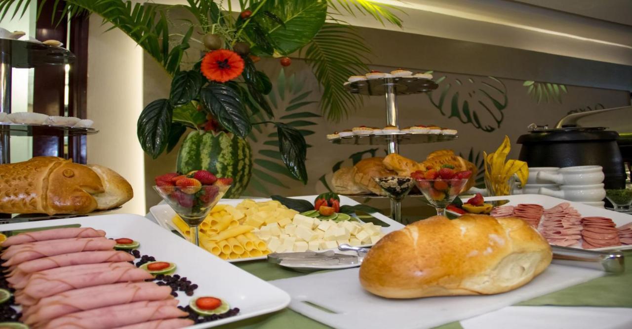Country International Hotel Баранкила Екстериор снимка
